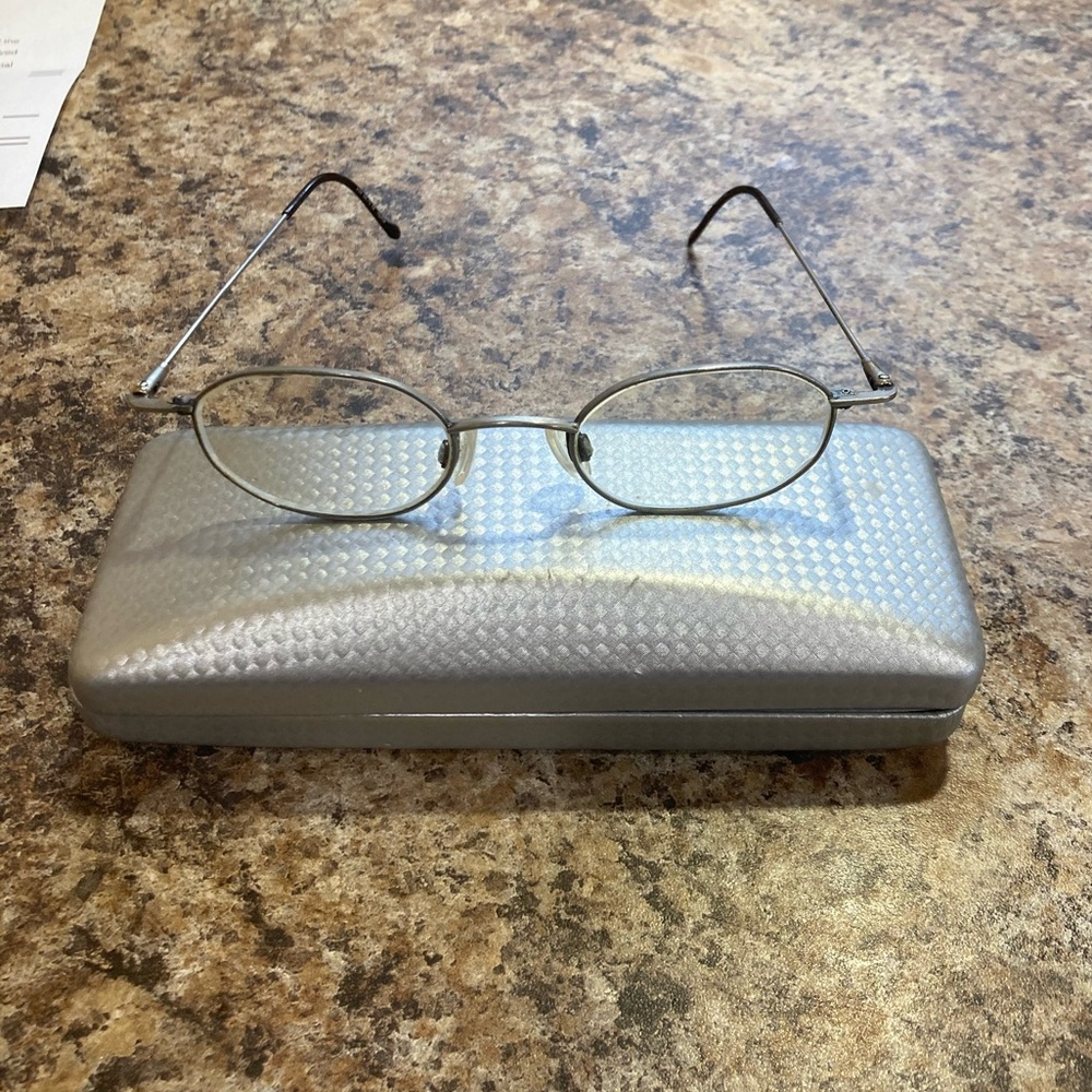 Late ‘90’s or early 2000’s glasses with minor prescription lenses